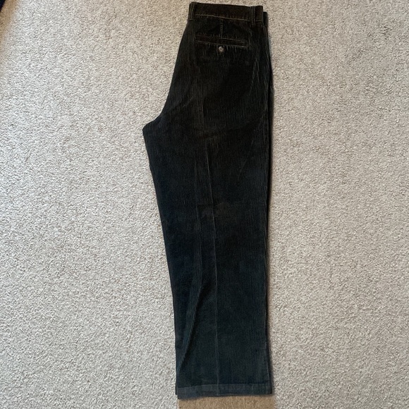 ￼St. John’s Bay 36X30 Pleated Corduroy Pants Dark Green/Brown - Picture 2 of 5